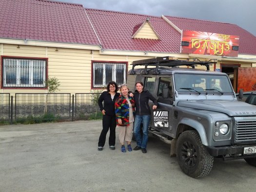 Most important person of the expedition, our cook Nina, flanked by expedition team member Maral (left) and expedition scientist Jenny (right). Waiting for permits (what else!) at Kosh Agach.